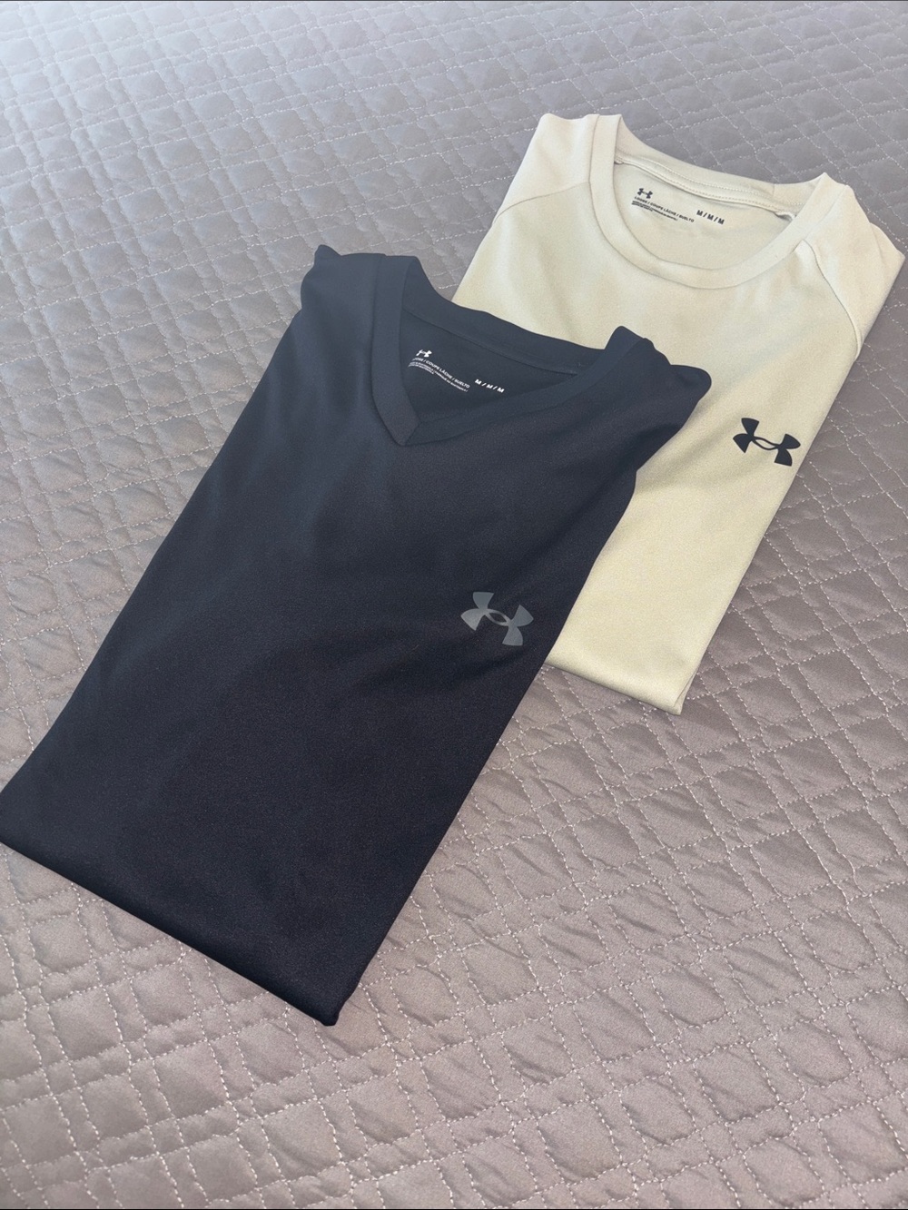 Under Armour | Men’s V-Neck & Crew Neck Size M Loose Fit BUY ONE GET ONE FREE!
